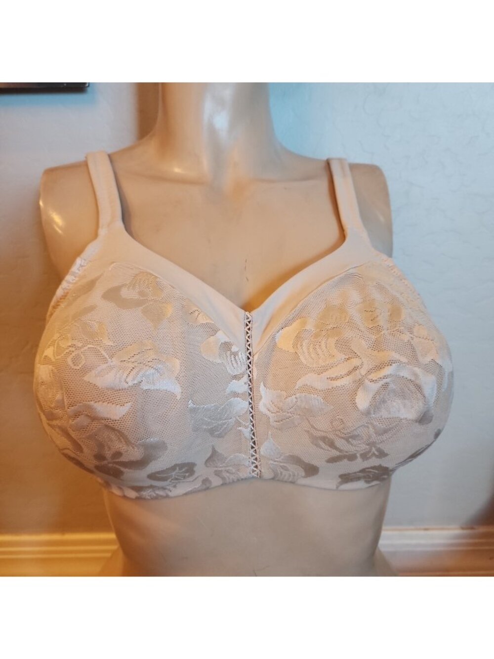 Wacoal Breast Cancer Awareness Bra 40C Nude Wireless Unlined 85276